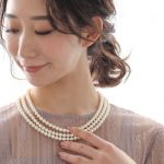 秋のドレスアップシーンに映える、上品なパール《Dress-up Pearls》