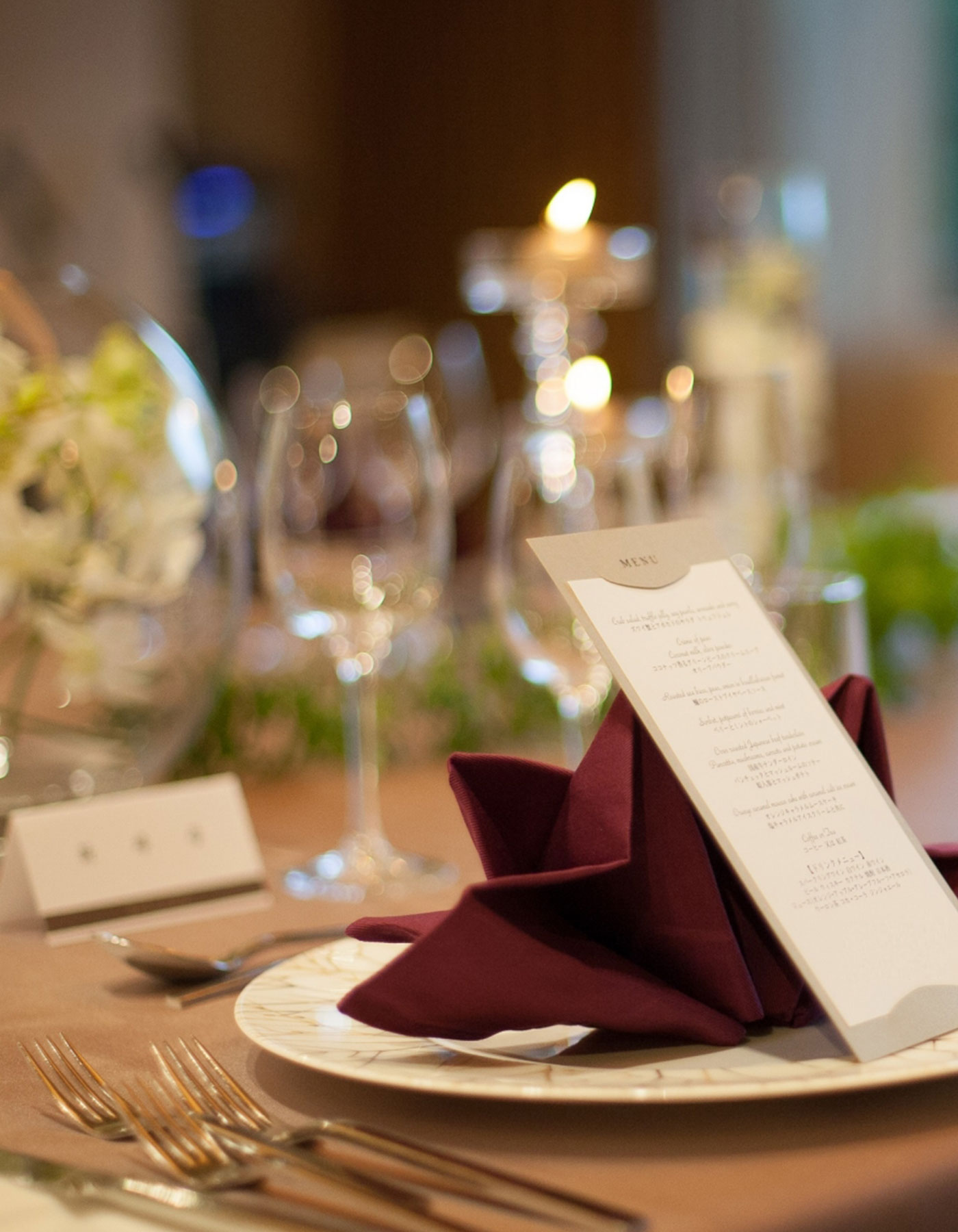 秋のドレスアップシーンに映えるイメージ画像1